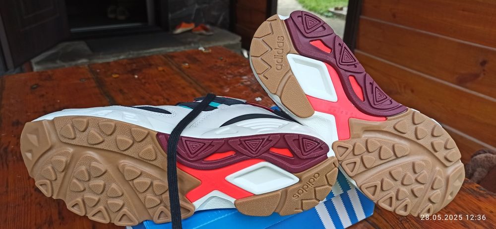 Продам Кросівки Adidas 43  LXCON 94 EE5295