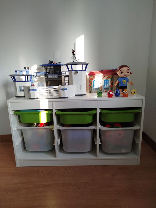 Mobília de quarto  completo cama/secretária/roupeiro e móvel arrumação