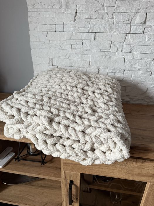 Gruby koc szenilowy miękki duży 110x130 cm beżowy dekoracja prezent