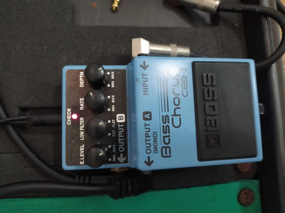 Pedal Chorus para baixo - Boss CEB-3 Bass Chorus