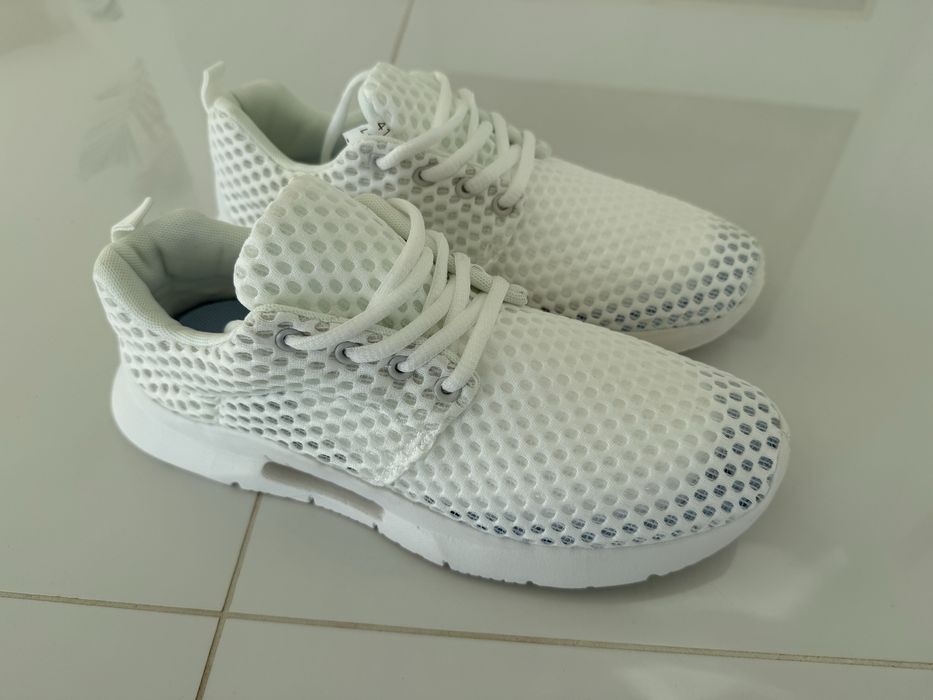 Białe siatkowane buty nowe 41