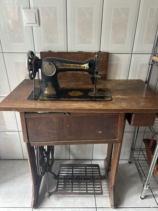 Máquina e costura Singer com manual e acessórios