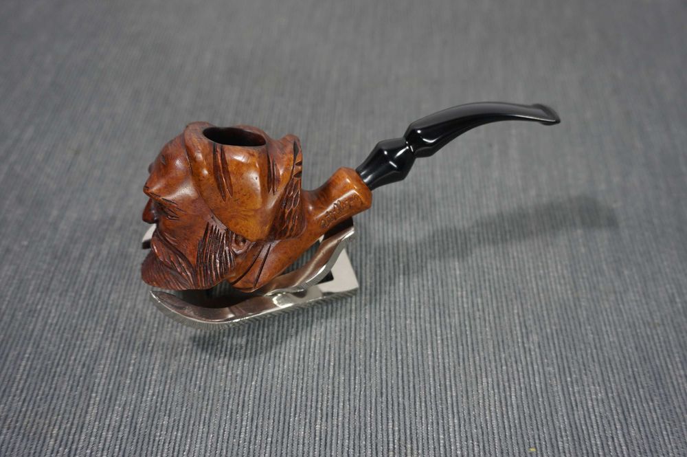 Bonito e antigo cachimbo antropomórfico Butz-Choquin, em urze (França)