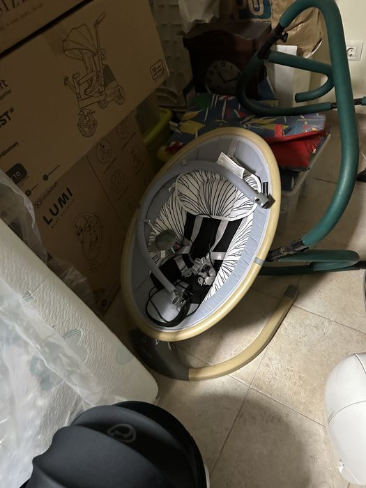 Baloiço bebé rotativo recarregável com música Kinderkraft