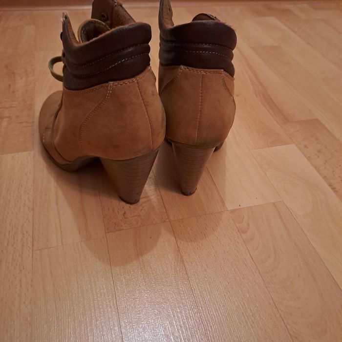 Buty zimowe na obcasie