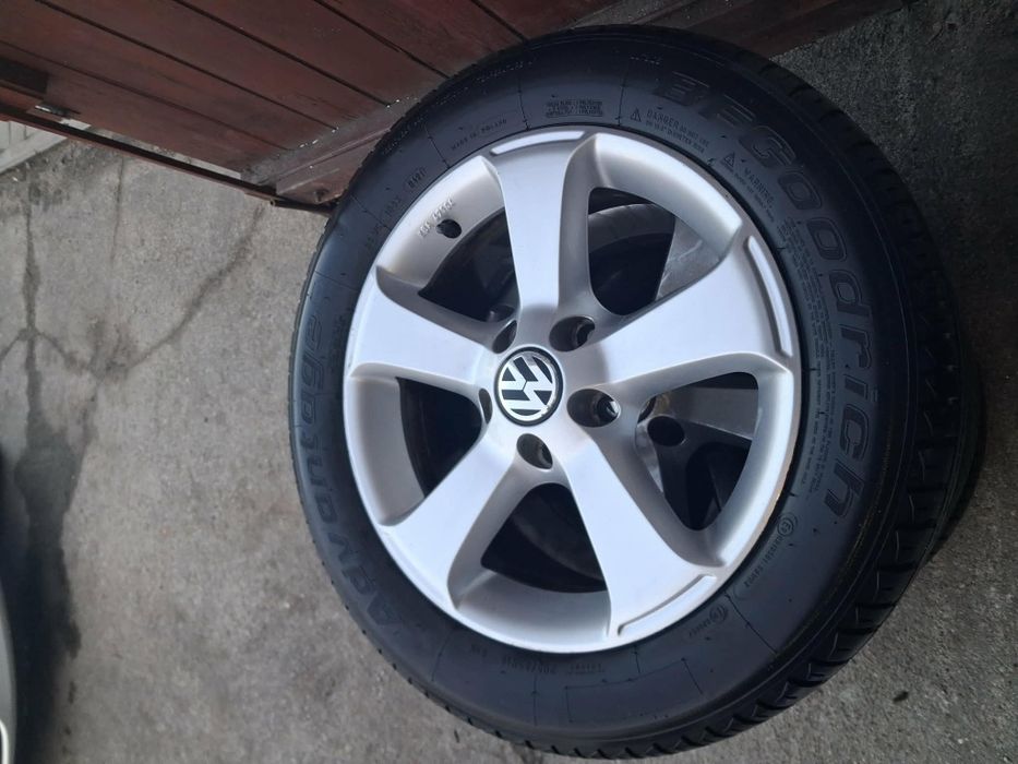 VW Felgi aluminiowe z oponami letnimi 16" ŁADNE