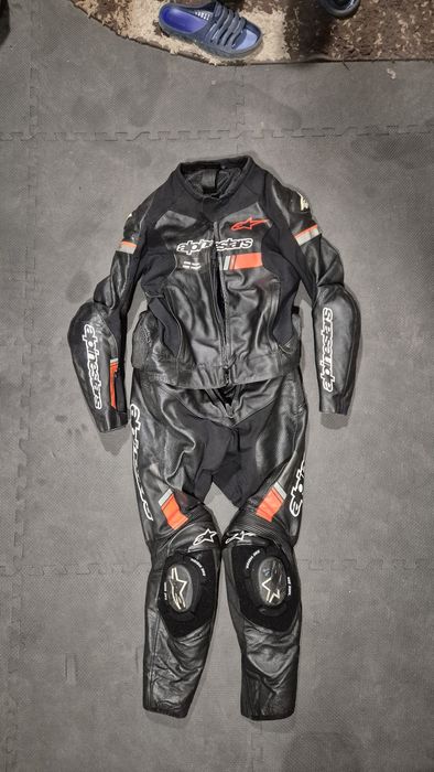 Sprzedam kombinezon marki Alpinestars model Force Chaser 2 PC 
Rozmiar