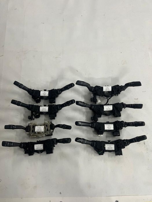 Перемикач підрульний Toyota переключатєль поворотів , фар Тойота