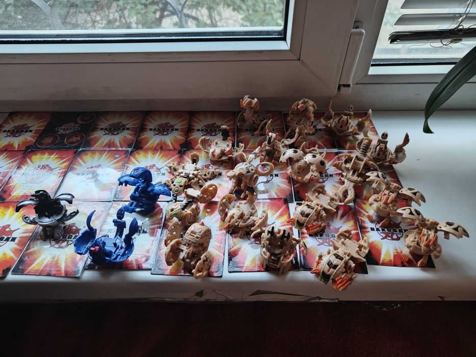 Продам bakugan .
