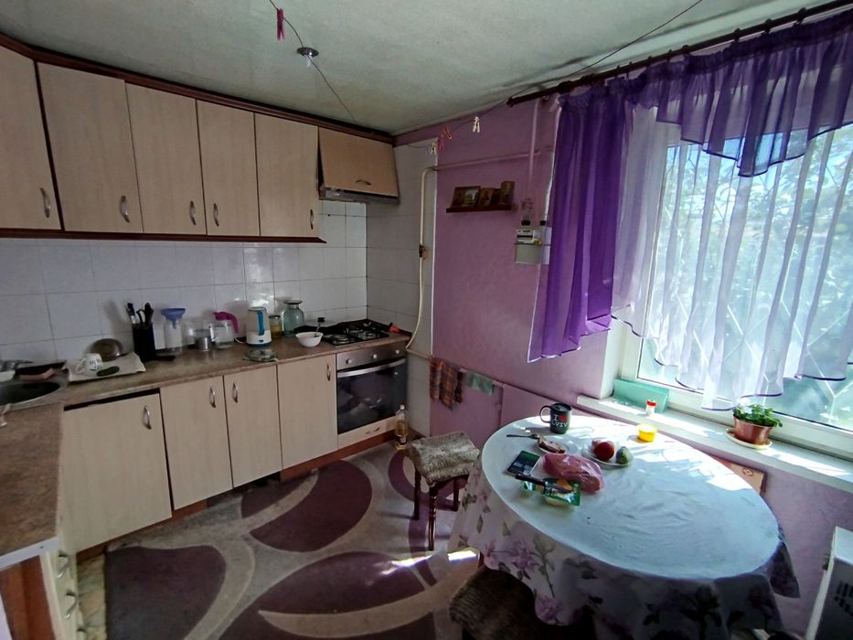 Продається просторий будинок 123м² на два окремих житла 6 cоток р-н Лиса Гора. Автономне опалення  і всі необхідні комунікації. Гараж на 2 автомобілі