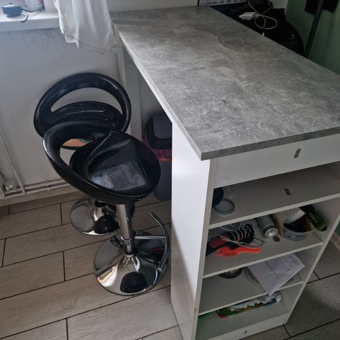 Sprzedam komplet  wyspa plus 3 hokery