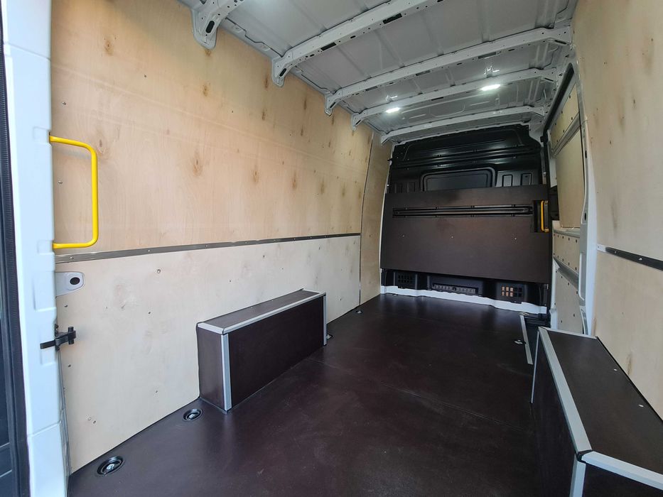 Zabudowa zabezpieczenie ze sklejki Volkswagen Crafter van