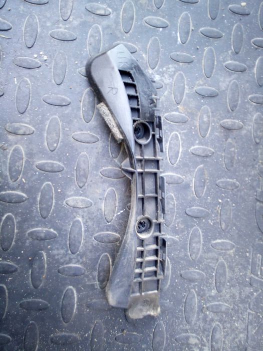 TOYOTA AURIS 06-12 ślizg zderzaka prawy tył