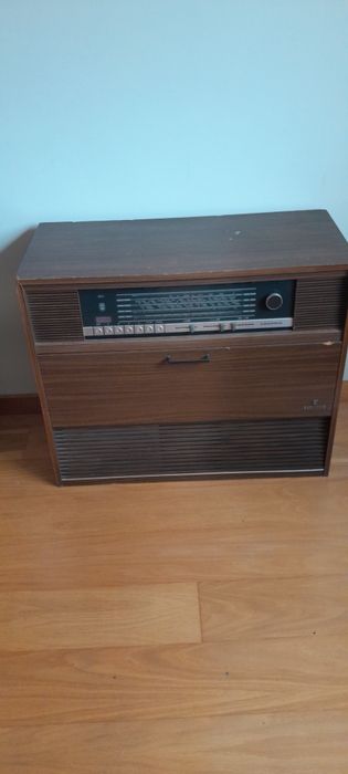 RELÍQUIA! Móvel rádio/ gira discos  Grunding para restaurar