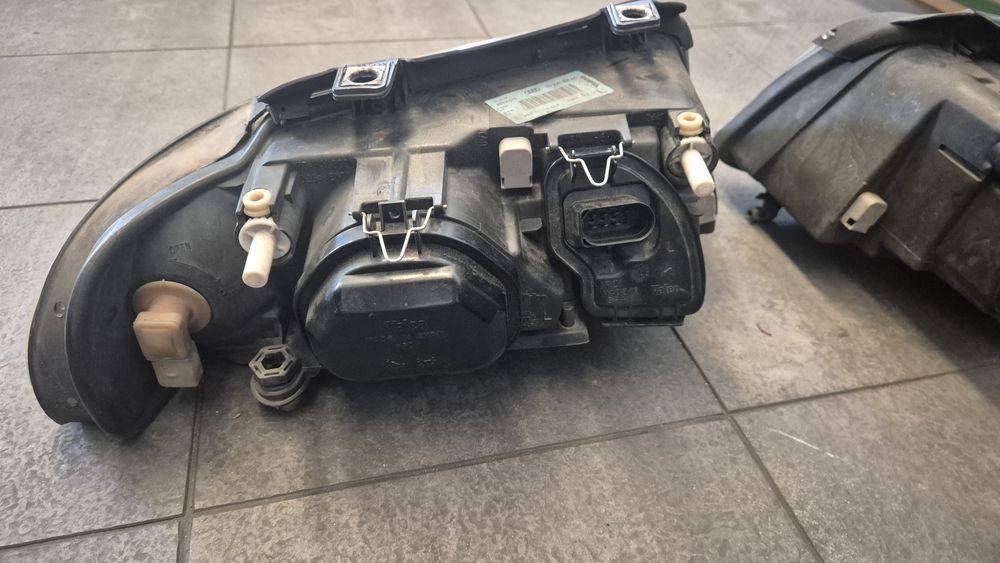Farol Audi A4 (8D) restyling