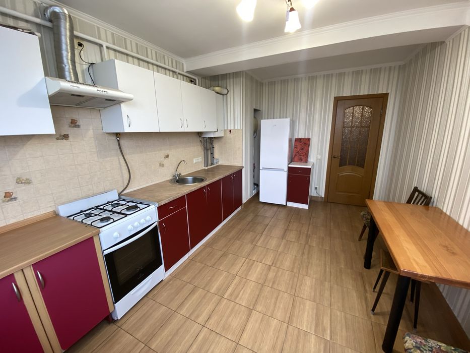 Здам велику однокімнатну квартиру  в центрі Гостомеля, біля школи,газ