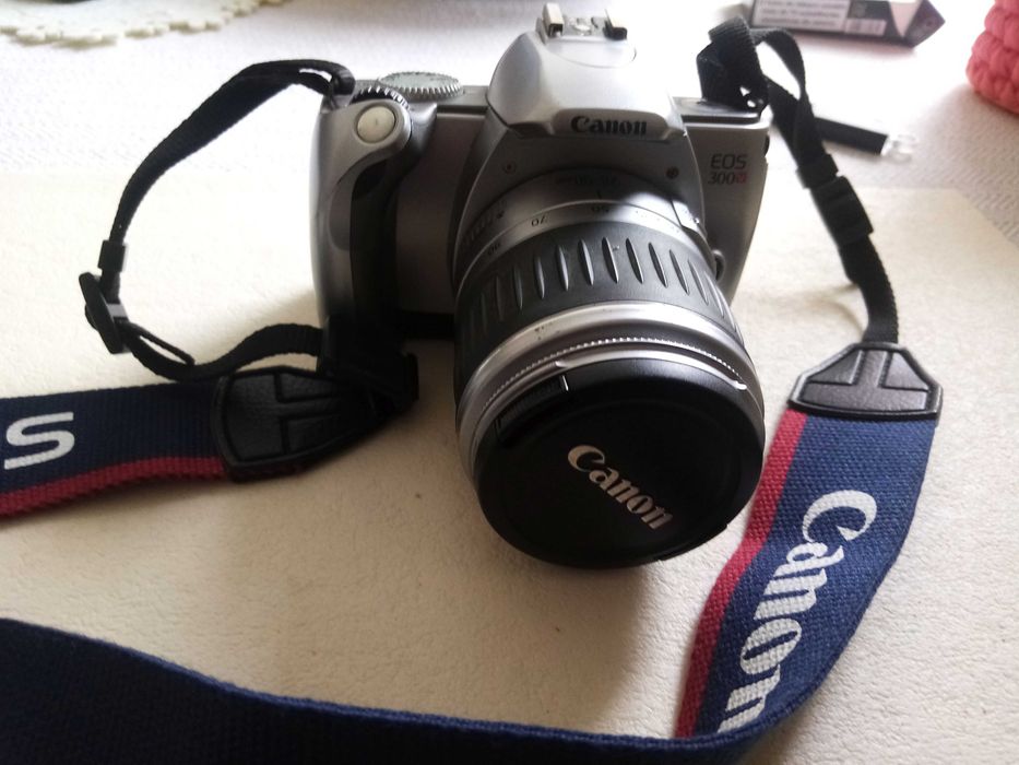 Máquina fotográfica analógica Canon 300V em perfeito estado.