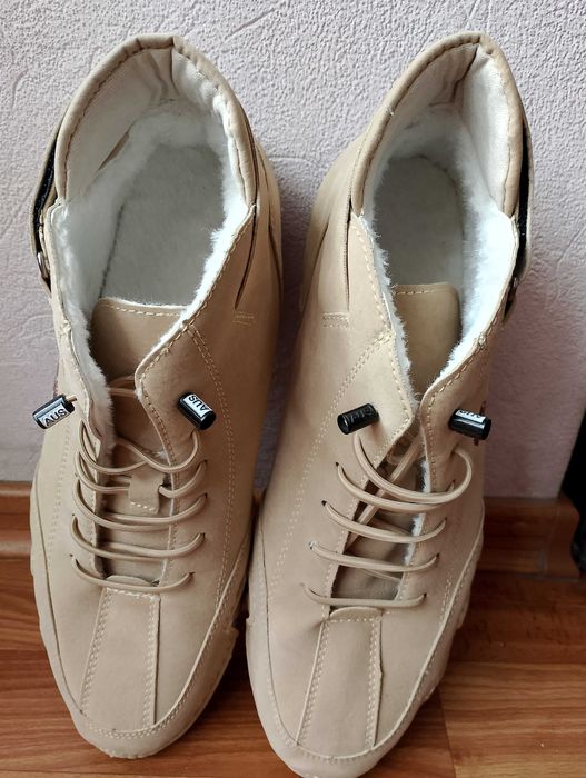 Черевикі кольору кайот