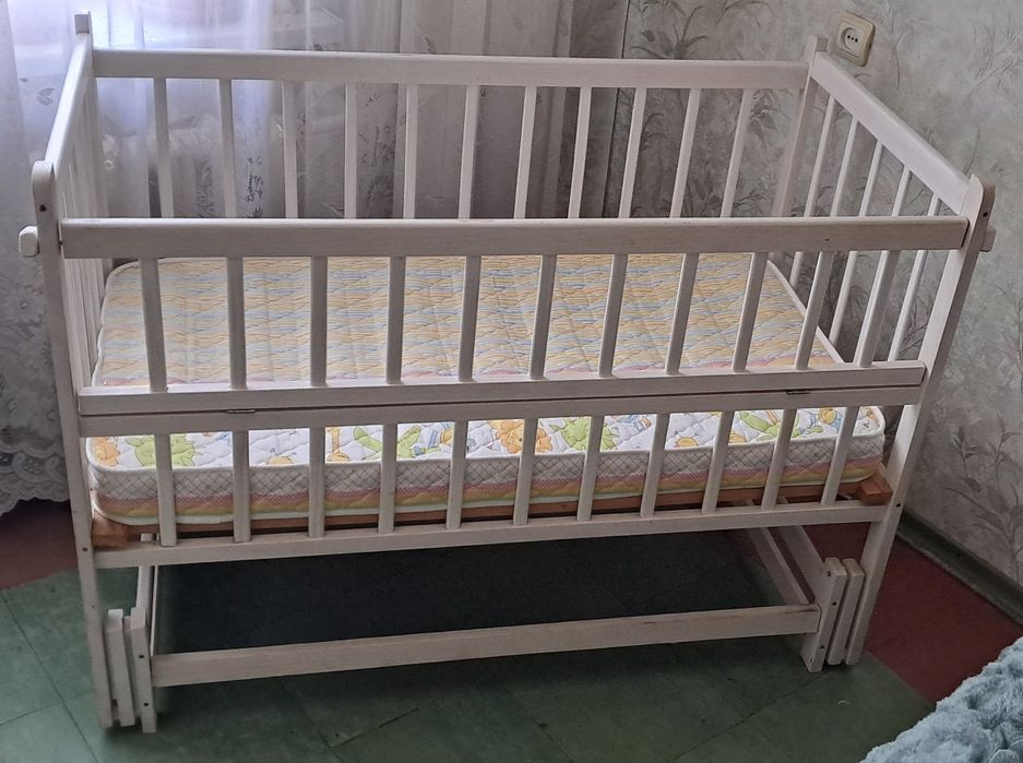 Дитяче ліжко з матрацом