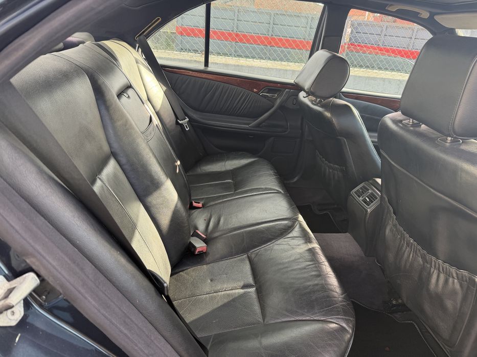 Mercedes E220 cdi foto 4