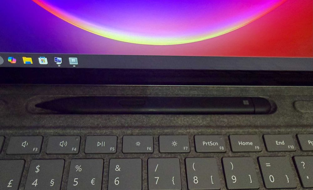 Microsoft Surface Pro 11 (11ª edição Copilot+ PC) com Teclado + PEN