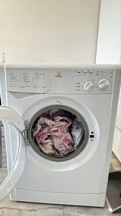 Пральна машина  Indesit WIU 82 (CSI)  — повністю робоча