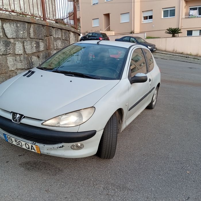 VPeugeot 206. Ano 2000 ...  215000km