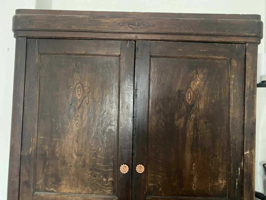 Duża, drewniana szafa z inkrustacjami w stylu art deco