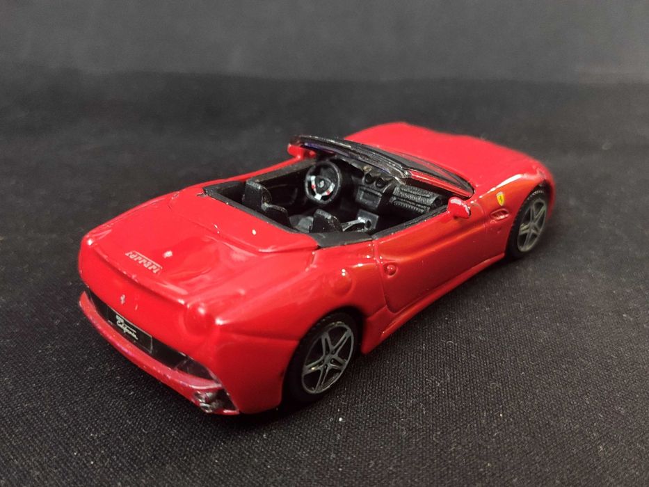Модель авто Ferrari California Cabrio 1.43 Bburago