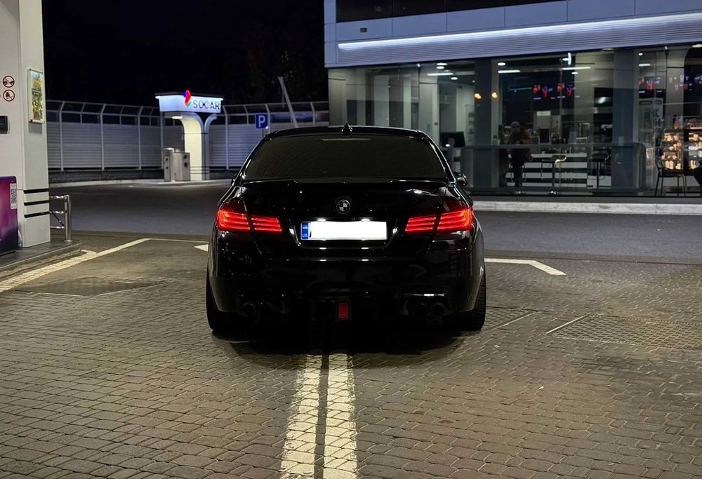 Диффузор бмв ф10 м5 с лед стопом Дифузор bmw f10 m5 m paket led юбка Накладка на бампер