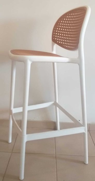 Cadeira alta de bar/cozinha em poliuretano