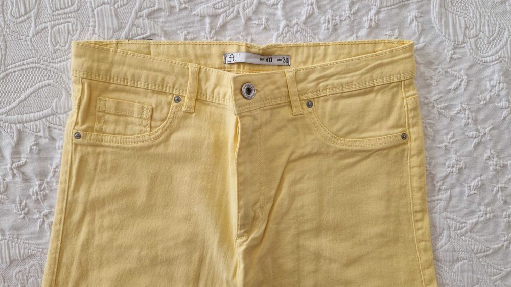 Calças de ganga amarelo canário, Lefties, tamanho 38