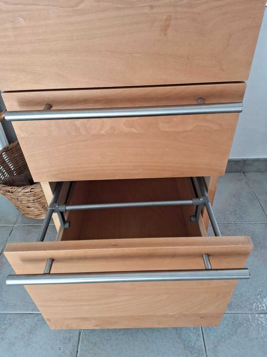 Cómoda/carrinho de apoio Ikea