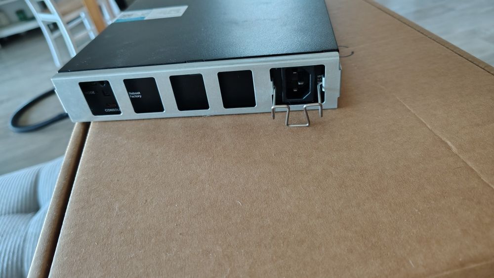 Switch Dell x1018 16 portów rj45 GB i 2x SFP