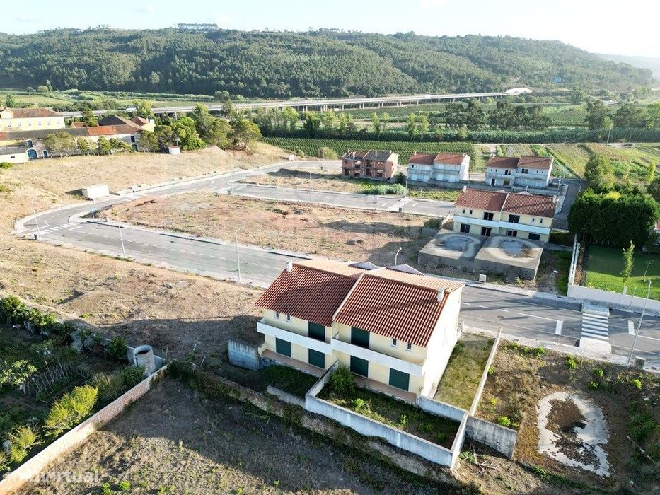 Lotes de terreno para construção de moradias T4, em Valado dos Frad...