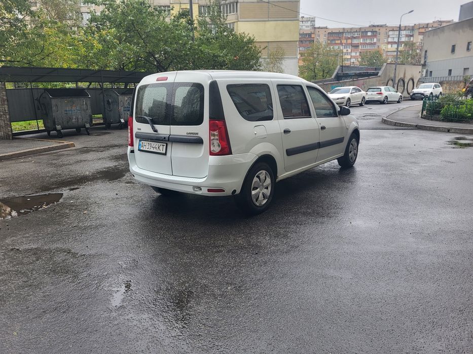 Lada Largus 2014 газ-бензин 1.6