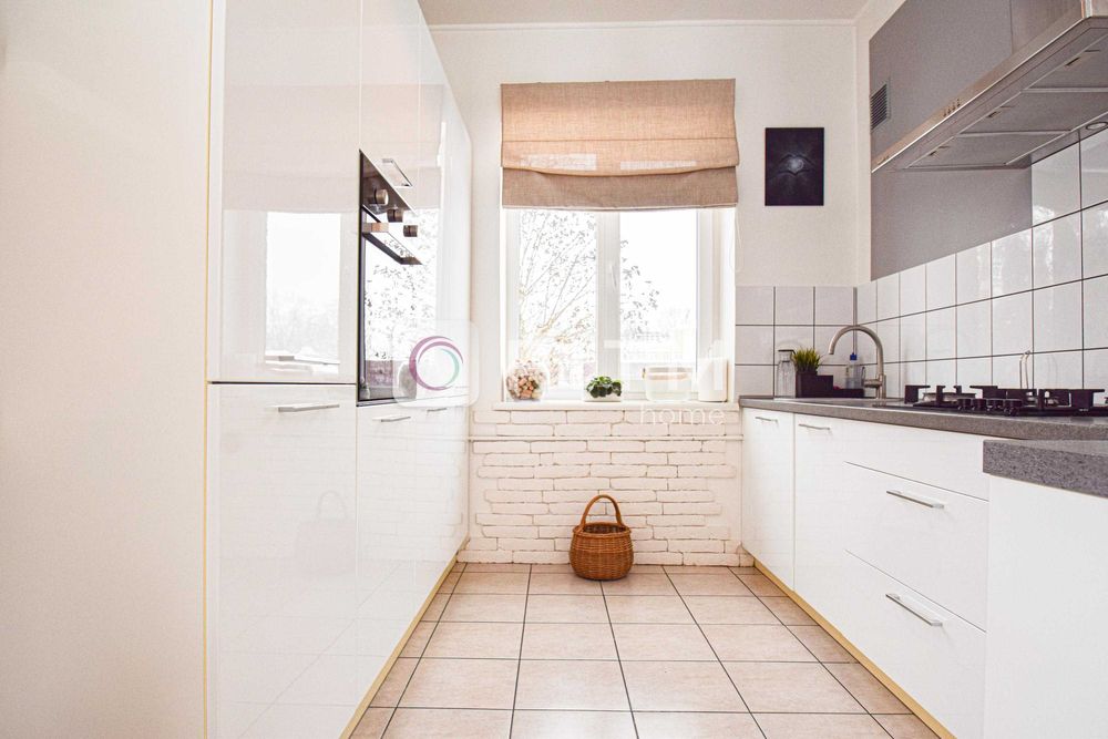 Оренда сучасного будинку, що поєднує затишок та функціональність.