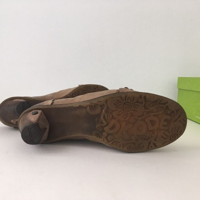 Sapatos de pele Dkode