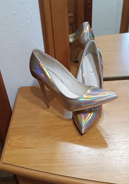 Piękne lśniące szpilki 11cm dla wkładki 25cm