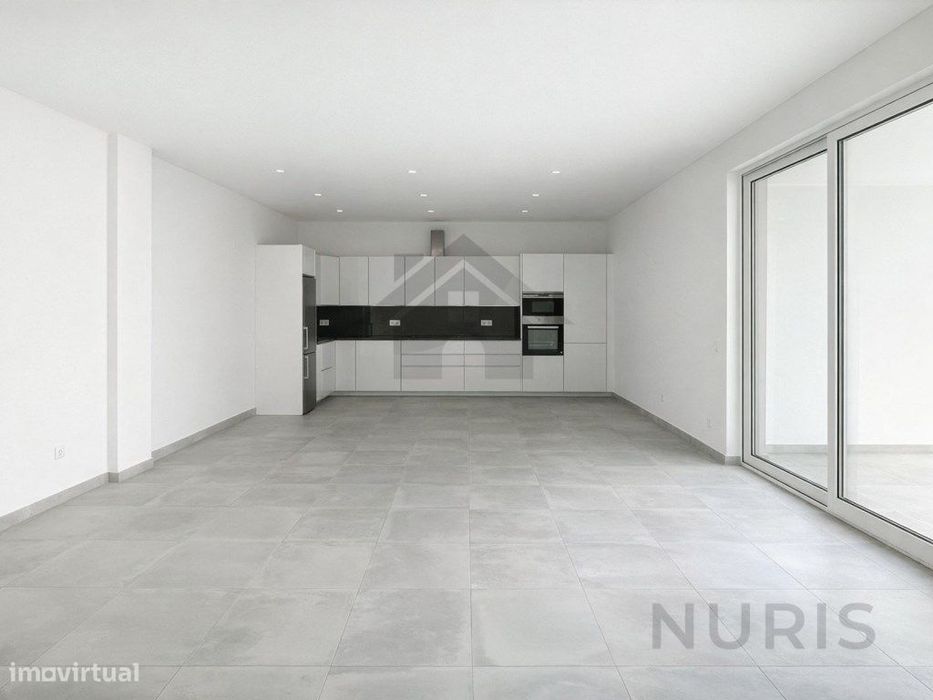 Moradia T3+1 Remodelada para Venda em Portimão