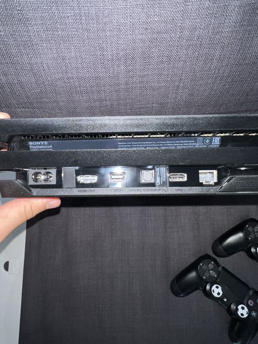 Sony PlayStation 4 Pro, 1TB, Jet Black + 2 джойстики