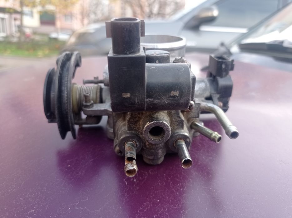 Продам Дроссельную заслонку TOYOTA 4E-FE