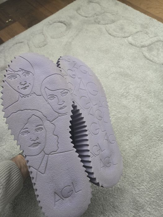 Продаю женские челси AGL