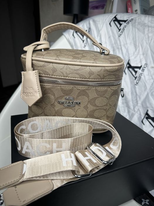 Сумка бежева Coach