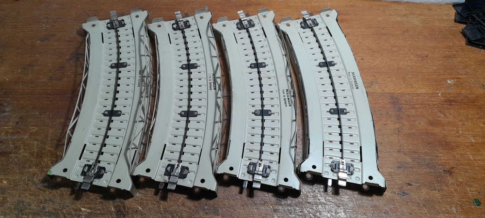 Ponte metálica Marklin c/ vários troços retos/curvos nas cx. originais