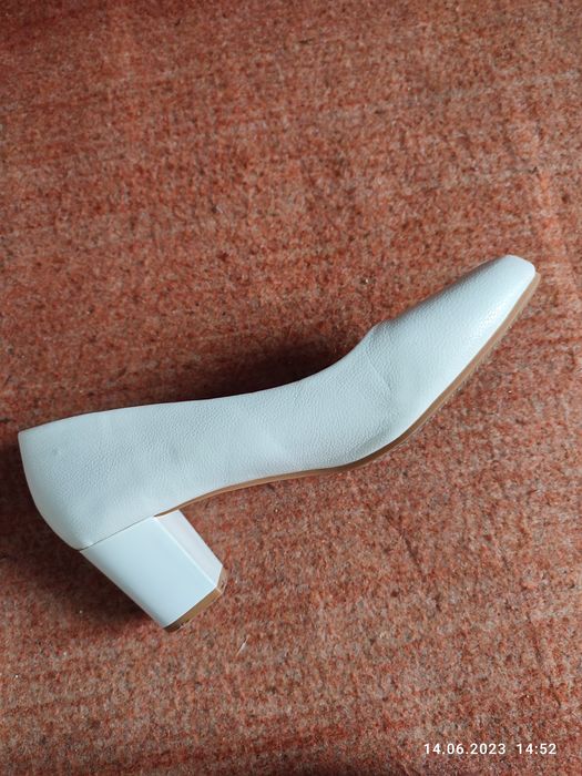 Продам весільні туфлі та аксесуари