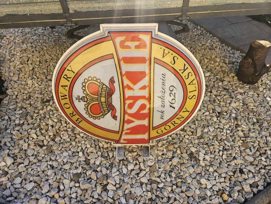Neon reklama świeciąca Tyskie  szyld reklamowy