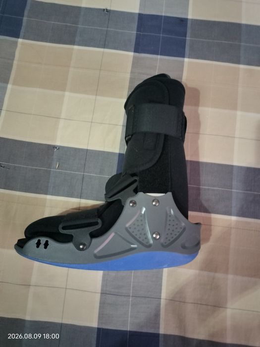 Vendo bota walker curta M