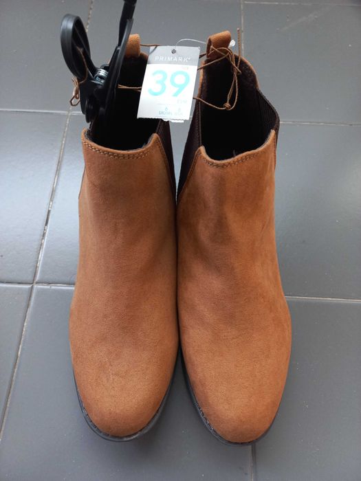 Botins novos tam 39