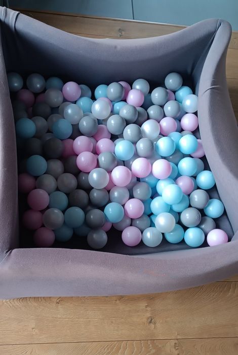 Kwadratowy basen z kulkami 90x90x40